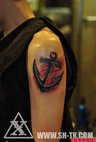 Modello tatuaggio ancora fiamma braccio