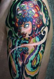 Modello tatuaggio fiore color braccio
