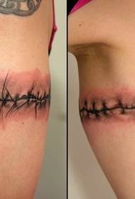 Modello di tatuaggio a strappo: modello di tatuaggio a strappo sul braccio