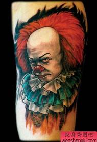 Naoružani rad tetovaža klauna u boji