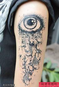 Arm melns un balts acu zivju tetovējums attēls kopīgs tetovējums