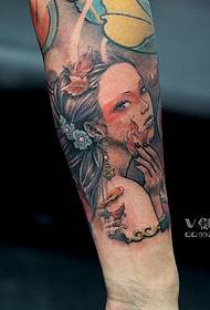 Татуировка шоу снимка препоръчва модел на татуировка цвят на ръката