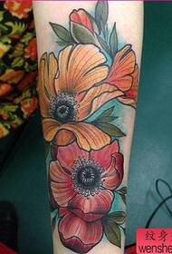 Лента за шоу за тетоважи препорача шема за тетоважа со цвеќиња во боја од 27853-рака