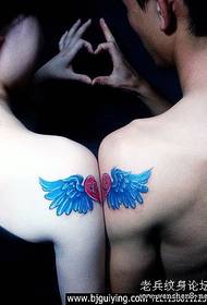 Tatuaggio braccio colore coppia ali d'amore