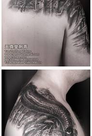 Узорак за тетоважу гуштера од руке до рамена