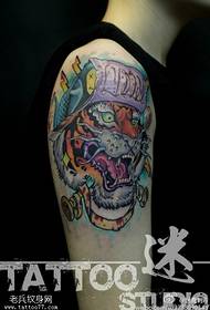 Тетоважи со тигар за глава на тигар во боја, ги споделува најдобриот музеј за тетоважи