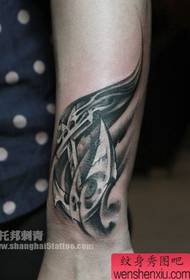 Мода популярный образец татуировки железного якоря руки