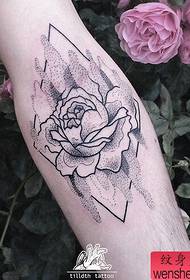 Spectacol de tatuaje, recomandă un tatuaj de trandafir braț