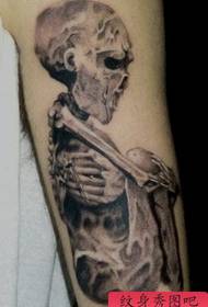 Тату-шоу, рекомендую татуировку с изображением руки-черепа