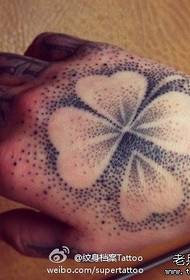 Patrón de tatuaje de trébol de cuatro hojas de espina clásica de moda de un punto