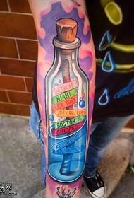 Tatueringsshow, rekommenderar en tapparbete för drift av flaskor med drivfärg