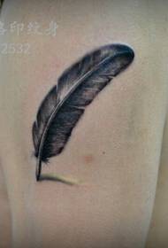 Nanchang Angel márkás tetoválás-műalkotási művek: Karos toll tetoválás mintája