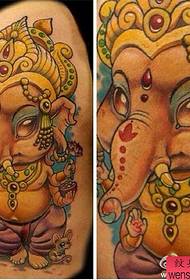 krah pune me tatuazhe elefanti me ngjyra fetare