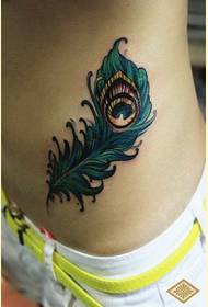 ქალის მუცლის ლამაზი ლამაზად ფერის ფერის ბუმბული tattoo ნიმუში სურათი