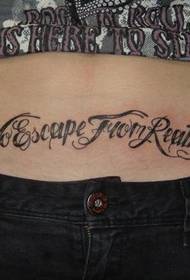 Uzorak tetovaže engleskog abecede na trbuhu