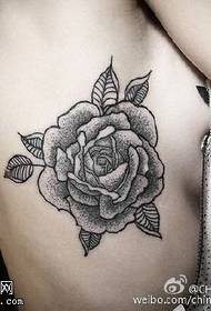 Изискан модел на татуировка на роза