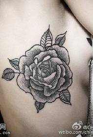 D'ardaigh fíor-stinging patrún tattoo