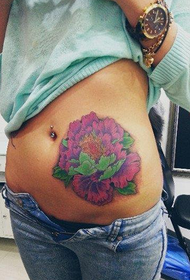 Schéinheets Bauch delikat an trendy Peony Tattoo Muster