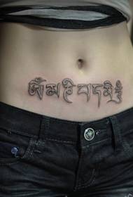 brzuch piękny tatuaż sanskrytu