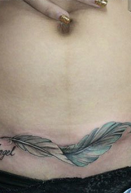 barriga da muller tendencia clásica patrón de tatuaxe de plumas