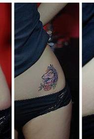 美女腹部时尚经典好看的马纹身图案  图片
