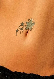 modello di tatuaggio stella ombelico ragazza