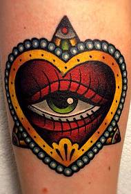 tatouage vétéran montre un motif de tatouage amour délicat