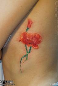 jarko crveni lijepi uzorak tetovaže maka