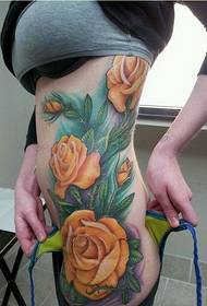 σέξι γυναικεία μέση Ένα όμορφο και όμορφο τατουάζ τριαντάφυλλο