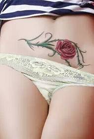 smuk mave rød rose tatovering