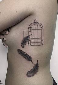 hrudníku pták tetování vzor