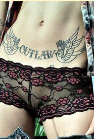 seksualus moteriškas pilvas gražiai atrodantis kregždės raidės tatuiruotės modelio paveikslėlis