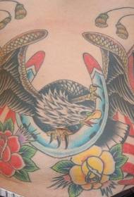 perut berwarna elang dengan pola tato bendera Amerika