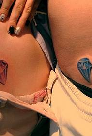 Paar Persönlichkeit roten und blauen Diamanten Bauch Tattoo