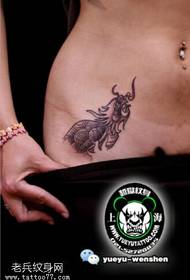 класична тетоважа на тетоважа со феникс