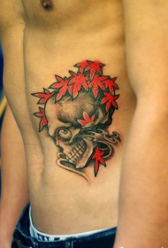 ciki hali Maple ganye tattoo