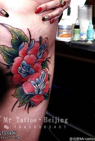trebuh svetel rose tattoo vzorec