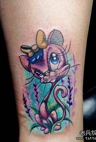 Tatuiruočių demonstravimo juostoje rekomenduojamas rankos spalvos katės tatuiruotės modelis