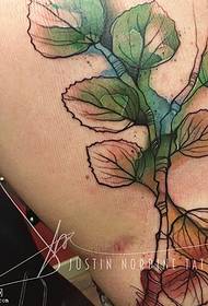 pilvu dažytas lapų tatuiruotės raštas