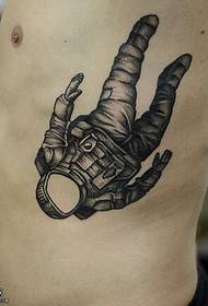 Patrón de tatuaje abdominal astronauta