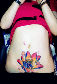 image de tatouage lotus couleur abdomen
