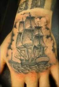 onda rompente prima del tatuaggio di vela