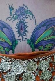 buik mooie blauwe en groene bloemen met vlinder tattoo patroon