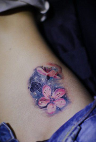 bellezza del ventre bellissimo e bellissimo fiore con motivo a tatuaggio stellato