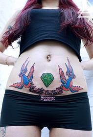 Dominuojančios sesers pilvas Puikus kregždžių tatuiruotės modelis