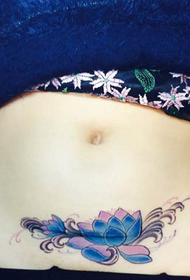 Bauch blau Lotus Tattoo