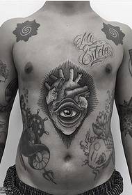 Vzorec tatoo na trebuhu