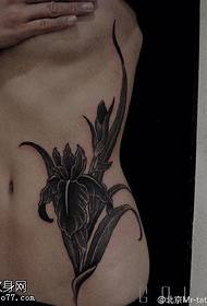 disegno del tatuaggio addome giglio nero-grigio