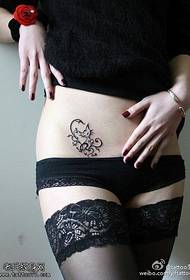 섹시한 아름다운 바닐라 토템 문신 패턴