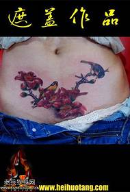 motif de tatouage de prune d'oiseau lié de branche de fleur